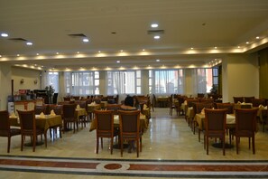 Breakfast, lunch and dinner served - Roma Host Way Hotel & Aqua Park (Hurghada)