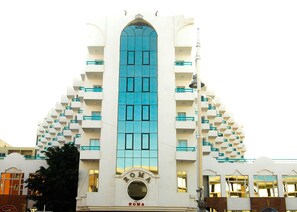 Vista frontal de la propiedad