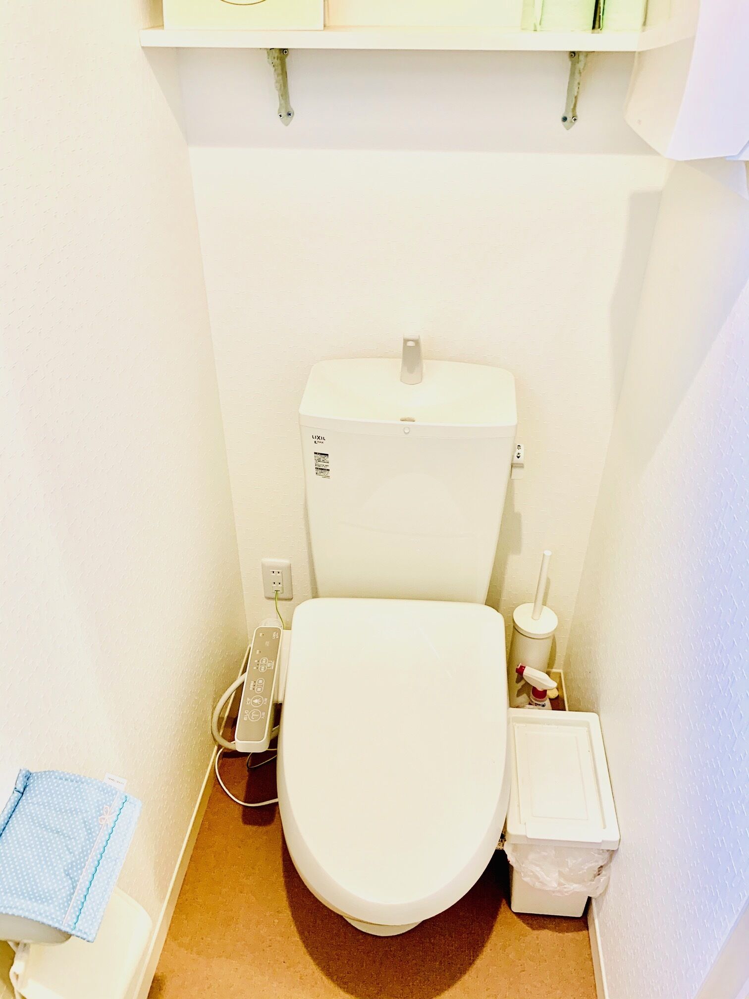 separate bathtub and shower, free toiletries, hair dryer, slippers