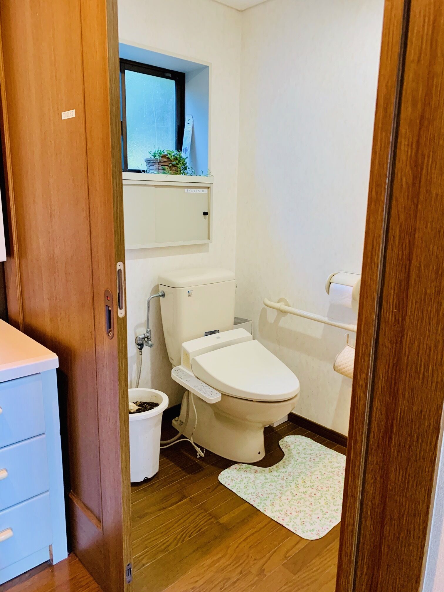separate bathtub and shower, free toiletries, hair dryer, slippers