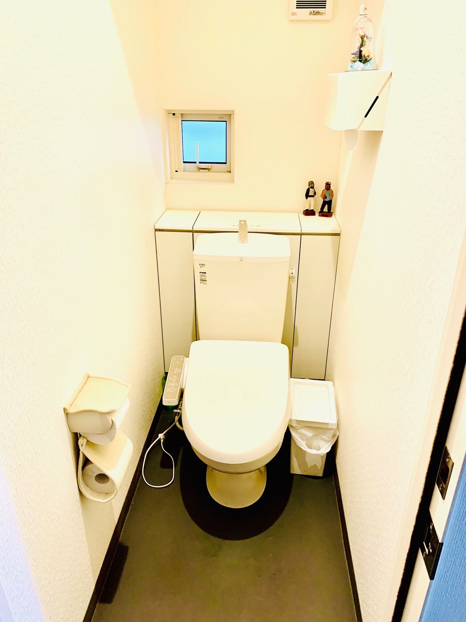 separate bathtub and shower, free toiletries, hair dryer, slippers