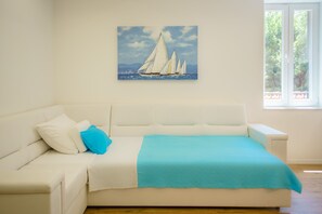 Apartamento, 1 quarto (Blue) | Área de estar | TV de tela plana