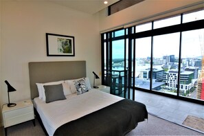 1 chambre, décoration personnalisée, ameublement personnalisé, bureau