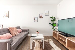City Apartment, 1 Bedroom | Living area