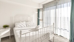 City Apartment, 1 Bedroom | 1 bedroom, desk, iron/ironing board, cribs (surcharge) - Soda Apartment (South Brisbane)