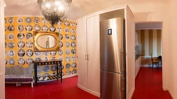 Apartemen | Dapur pribadi | Lemari es, kompor, ketel listrik, dan peralatan masak/sendok-piring