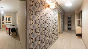1 habitación, tabla de planchar con plancha, wifi gratis y ropa de cama