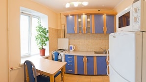 Apartment | Private kitchen | Fridge, microwave, stovetop, electric kettle - Apart Kiev Derevlianskaya 21A (Kyiv)