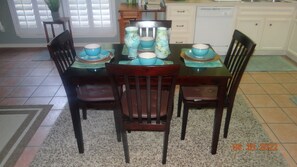 Dining - JOYFUL QUARTERS - BEAUTIFUL SPACIOUS 1 BEDRM APARTMENT (Houston)