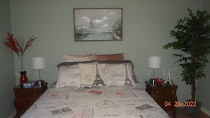 1 bedroom, desk, iron/ironing board, free WiFi - JOYFUL QUARTERS - BEAUTIFUL SPACIOUS 1 BEDRM APARTMENT (Houston)