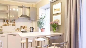 Apartemen | Makan di kamar