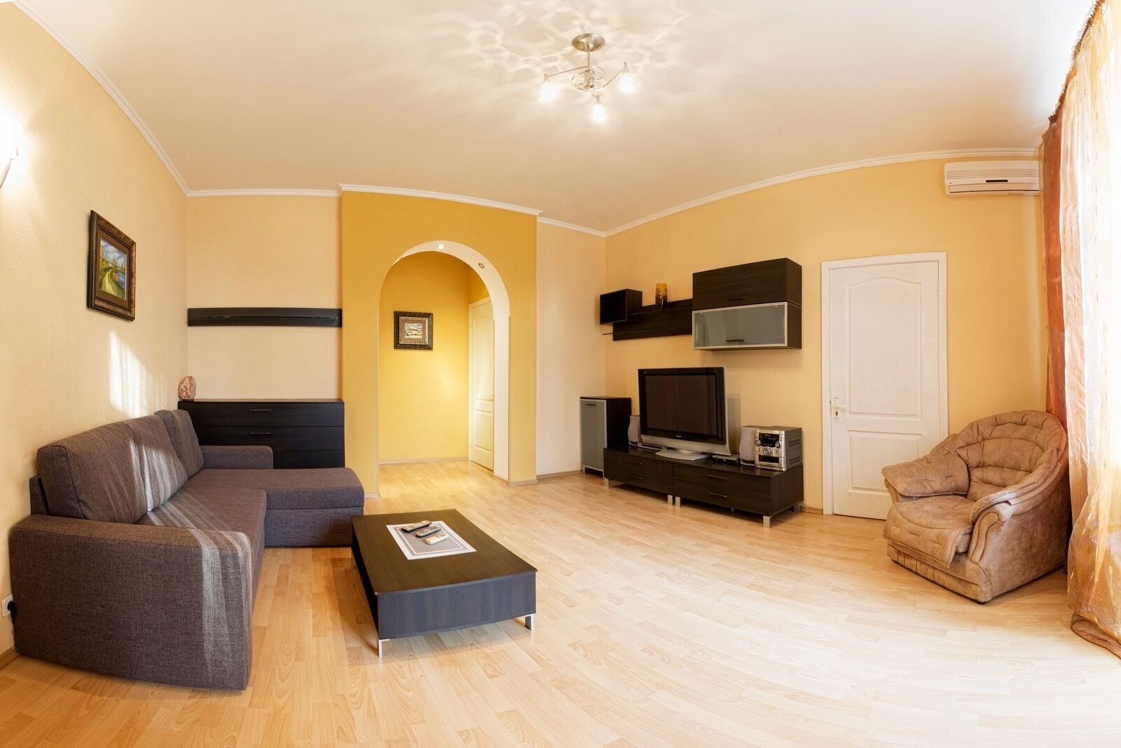 Televisión de pantalla plana, reproductor de DVD