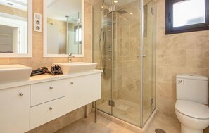 Combined shower/tub