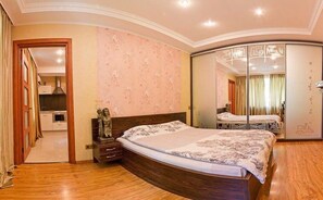 1 habitación, tabla de planchar con plancha, wifi gratis y ropa de cama 