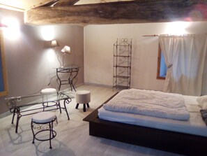 Kamar Quadruple Keluarga (Pensee) | Seprai premium dan didekorasi berbeda-beda