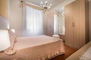 1 bedroom, premium bedding, down duvets, individually decorated - Classic Tuscany Apartment B by Mmega (Florence)