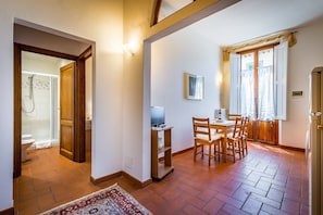 Living area - Classic Tuscany Apartment B by Mmega (Florence)