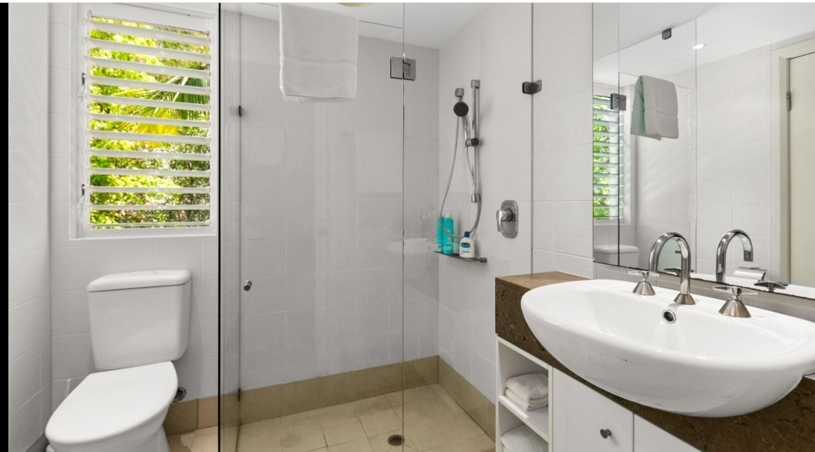 The Escape Luxury Apartment -2 Sleeps 5 people  — image 13