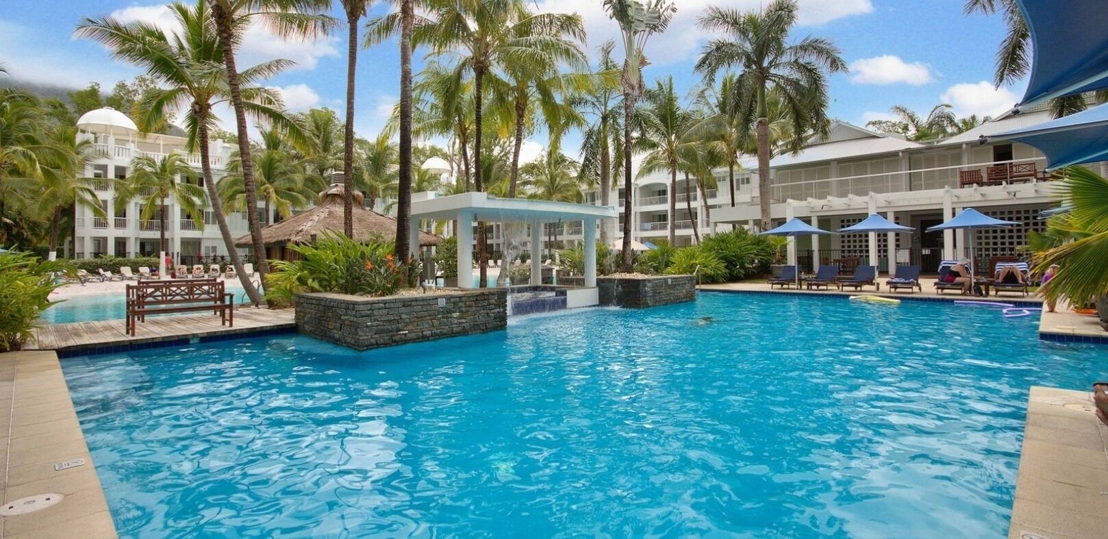 The Escape Luxury Apartment -2 Sleeps 5 people  — image 3