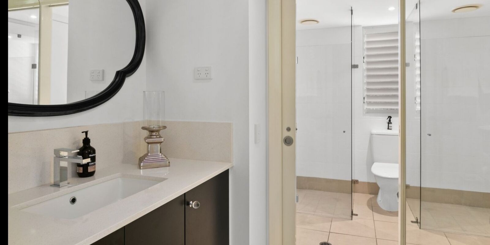 The Escape Luxury Apartment -2 Sleeps 5 people  — image 14