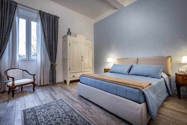 Apartamento de diseño | 1 dormitorio, ropa de cama de alta calidad, edredones de plumas