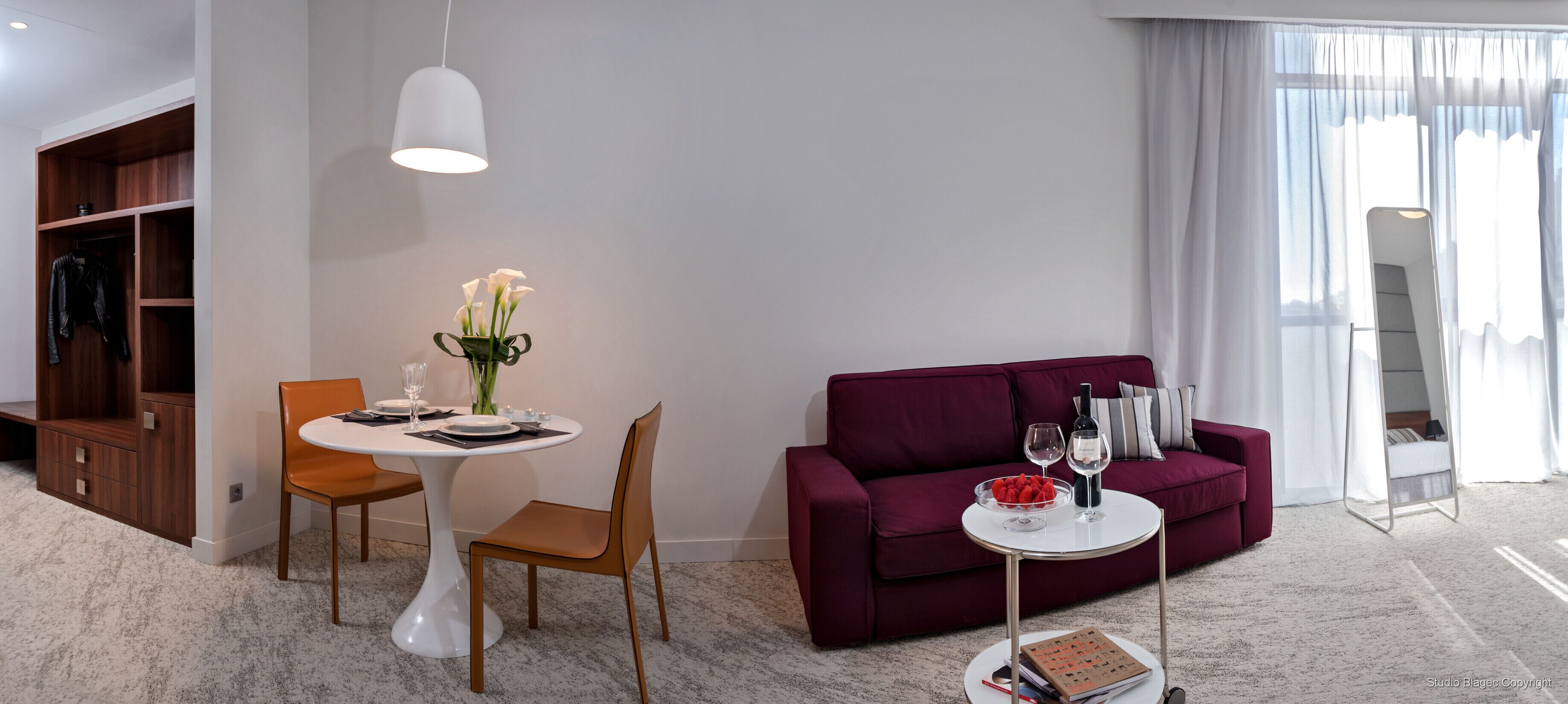 Studio Apartment | Living room | 100-cm flat-screen TV with satellite channels, TV, Netflix