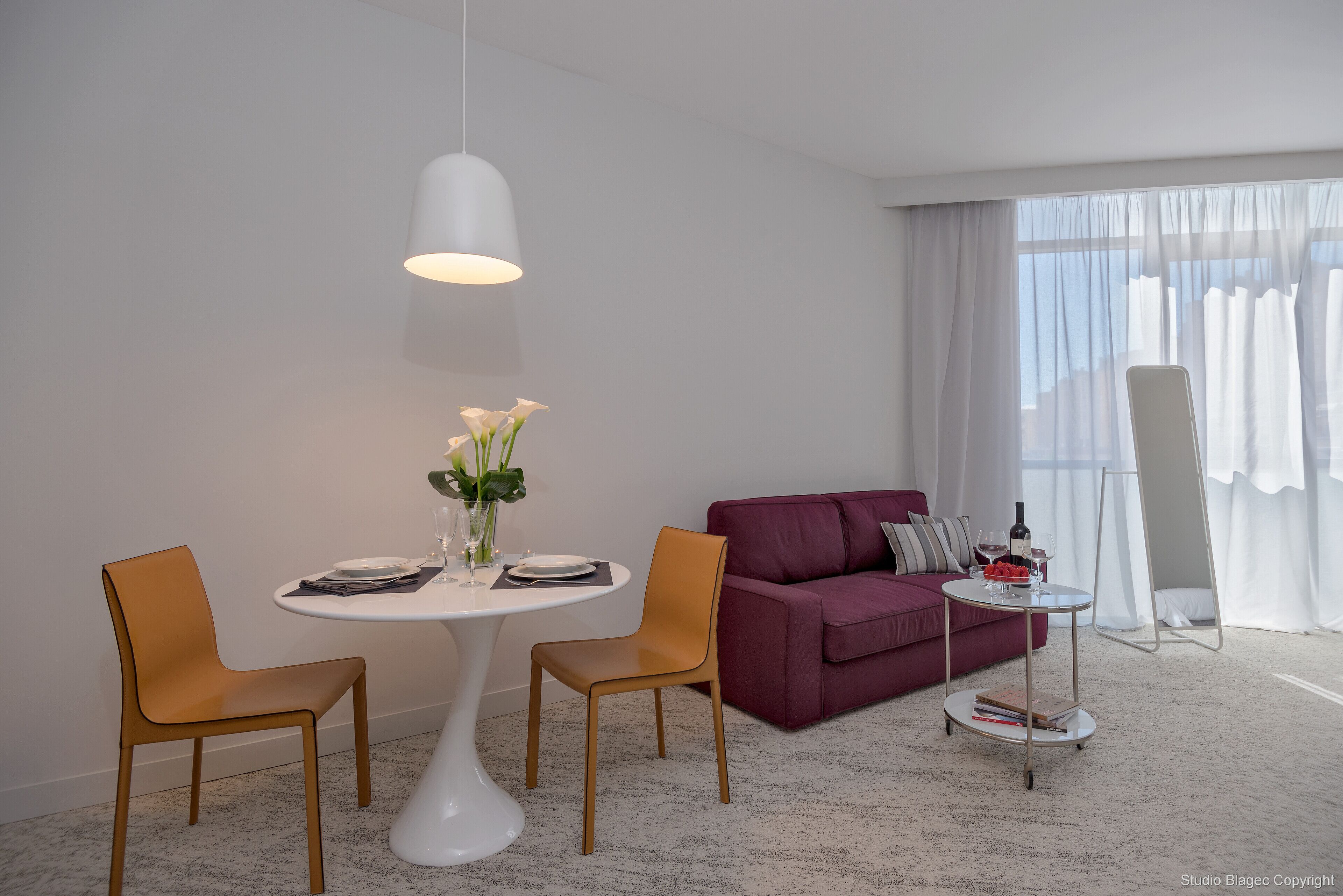 Studio Apartment | Living area | 100-cm flat-screen TV with satellite channels, TV, Netflix