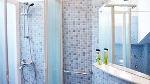 Estudio | Regadera en el baño