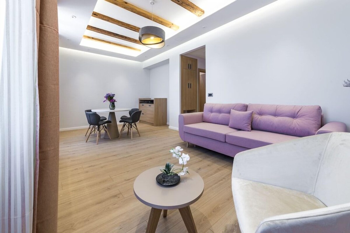 Living area | Flat-screen TV