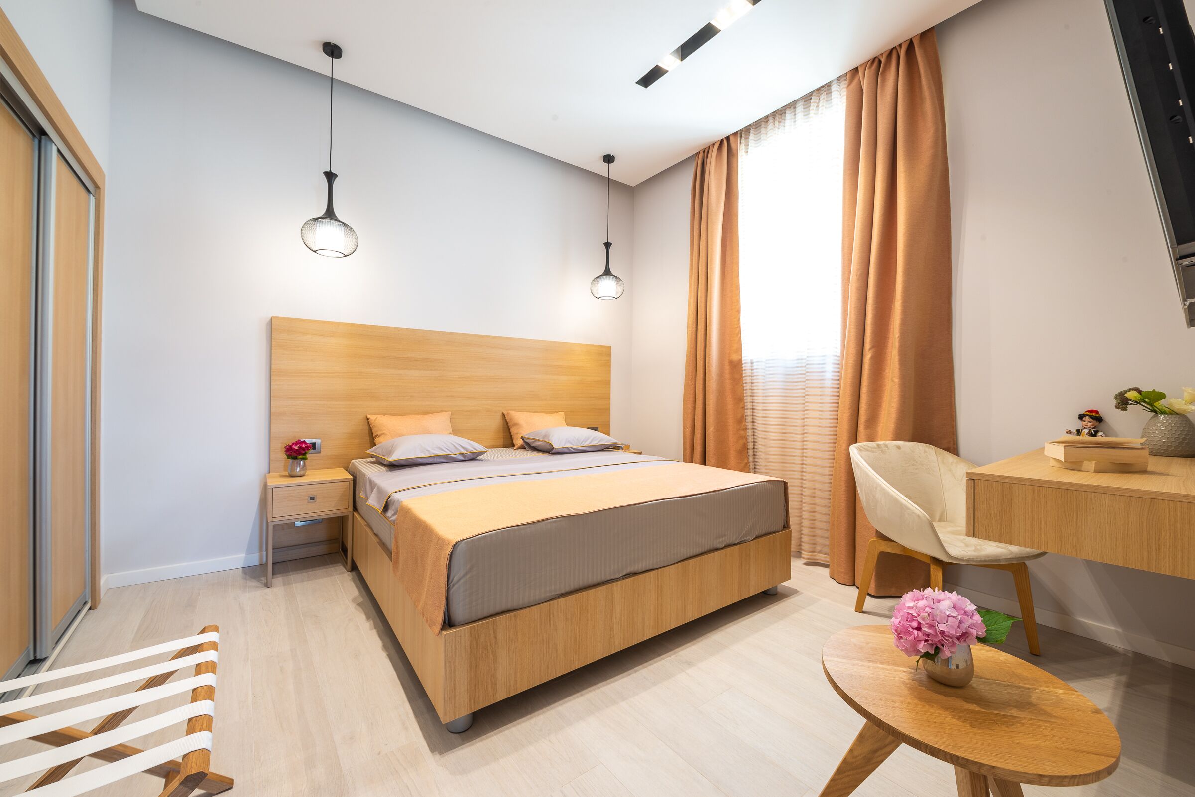 Desk, free WiFi, bed sheets