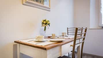 Comfort Apartment | In-room dining
