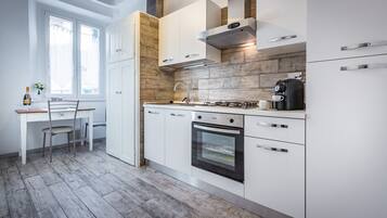 Apartamento conforto | Cozinha privada | Geladeira, fogão, cooktop, máquina de café expresso