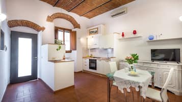 Apartamento conforto | Cozinha privada | Geladeira, fogão, cooktop, máquina de café expresso