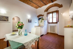 คอมฟอร์ทอพาร์ทเมนท์ | บริเวณนั่งเล่น | ทีวีจอแบน