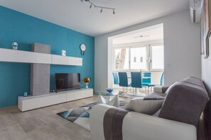 Apartemen, 2 kamar tidur | Ruang keluarga | TV layar datar