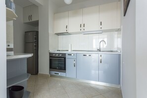 Apartment, 2 Bedrooms | Private kitchen