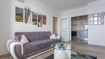 Apartment, 2 Bedrooms | Living room