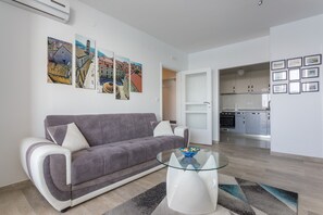 Apartment, 2 Bedrooms | Living room