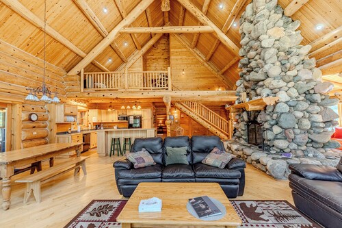 Mackinac Vista: Spring Getaway with Mackinac Views & Secluded Peace