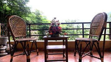 Luxury Apartment, 2 Bedrooms, Balcony, River View | Balcony