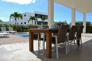 Outdoor dining - Luxury 6 person villa with pool located in the popular region of Jan Thiel. (Jan Thiel)
