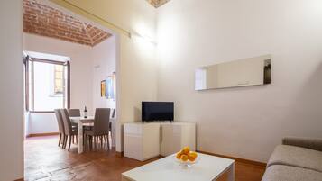 Comfort-Apartment, 1 Schlafzimmer | Wohnzimmer | Flachbildfernseher