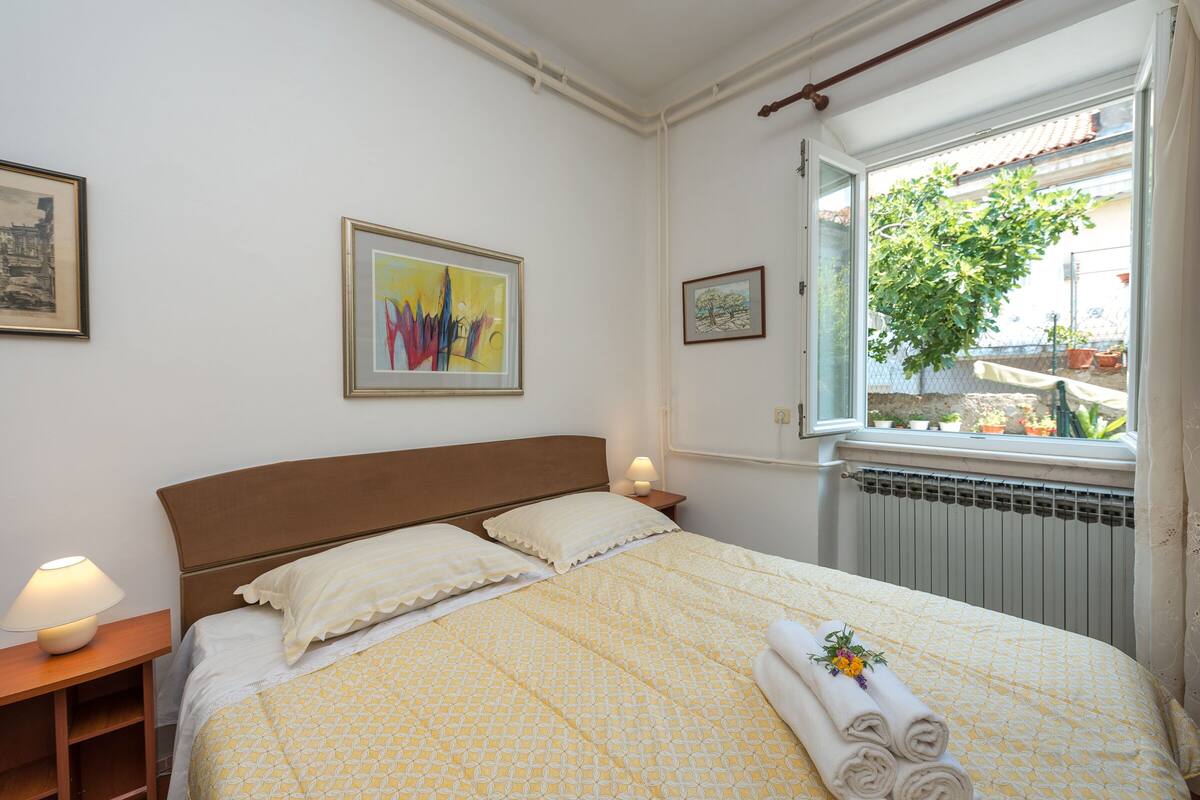 Apartamento, 2 quartos, terraço | 1 quarto, berços (sobretaxa), Wi-Fi de cortesia, roupa de cama