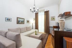Appartement, 2 slaapkamers, terras | Woonruimte | Een flatscreentelevisie