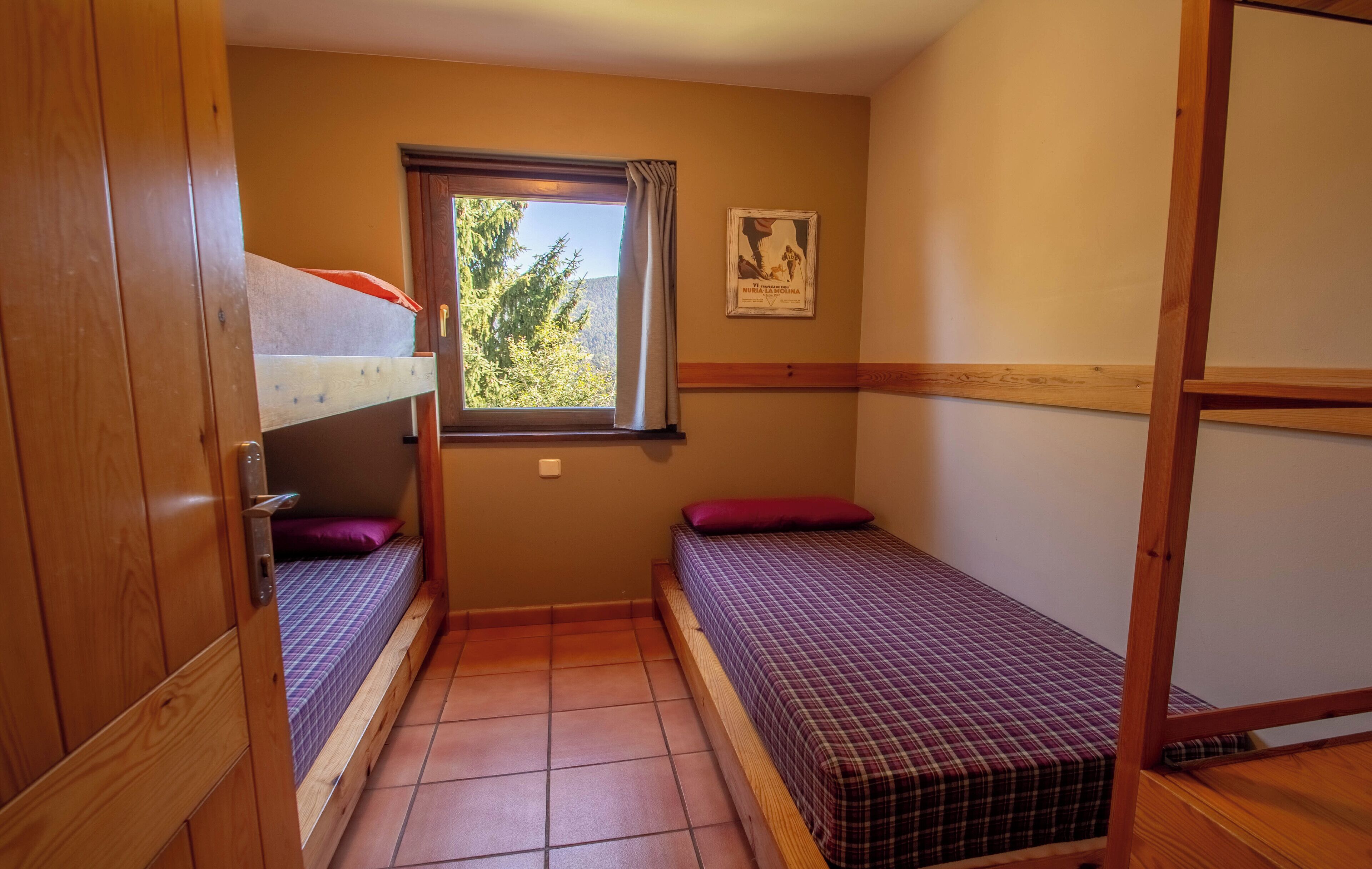 Habitación triple, baño compartido | Wifi gratis y ropa de cama