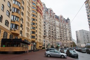 A multi-story building with a curved facade, multiple balconies, and air conditioning units. - Apart Kiev Zlatoustovskaya 50-1 (Kyiv)