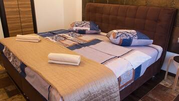 Apartemen, 1 kamar tidur | 1 kamar tidur, setrika/meja setrika, Wi-Fi gratis, dan seprai linen