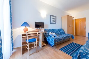 Superior-Studio, Meerblick (3) | Wohnbereich | Flachbildfernseher