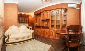 Apartment | Wohnbereich | Flachbildfernseher