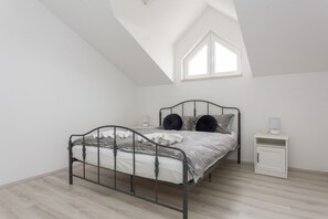 Apartment, 3 Schlafzimmer | 3 Schlafzimmer, Bügeleisen/Bügelbrett, kostenloses WLAN, Bettwäsche